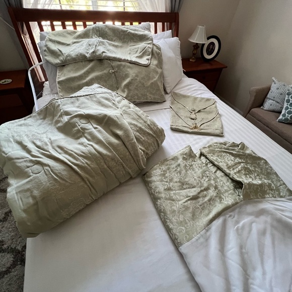 Elegant Sage Green King Comforter Set - Picture 2 of 4